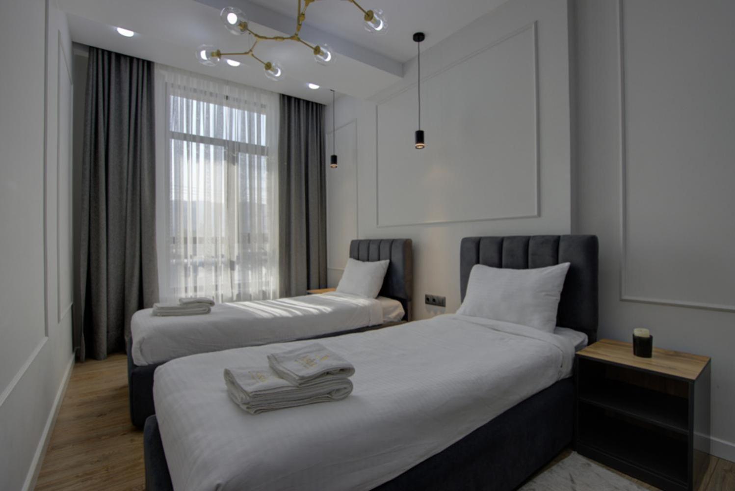 Aisha Hotel Bisjkek Eksteriør bilde